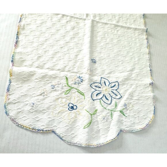 Vintage Embroidered Dresser Scarf Floral Crochet Edge 30x16” Cottage Granny Core - Picture 2 of 10